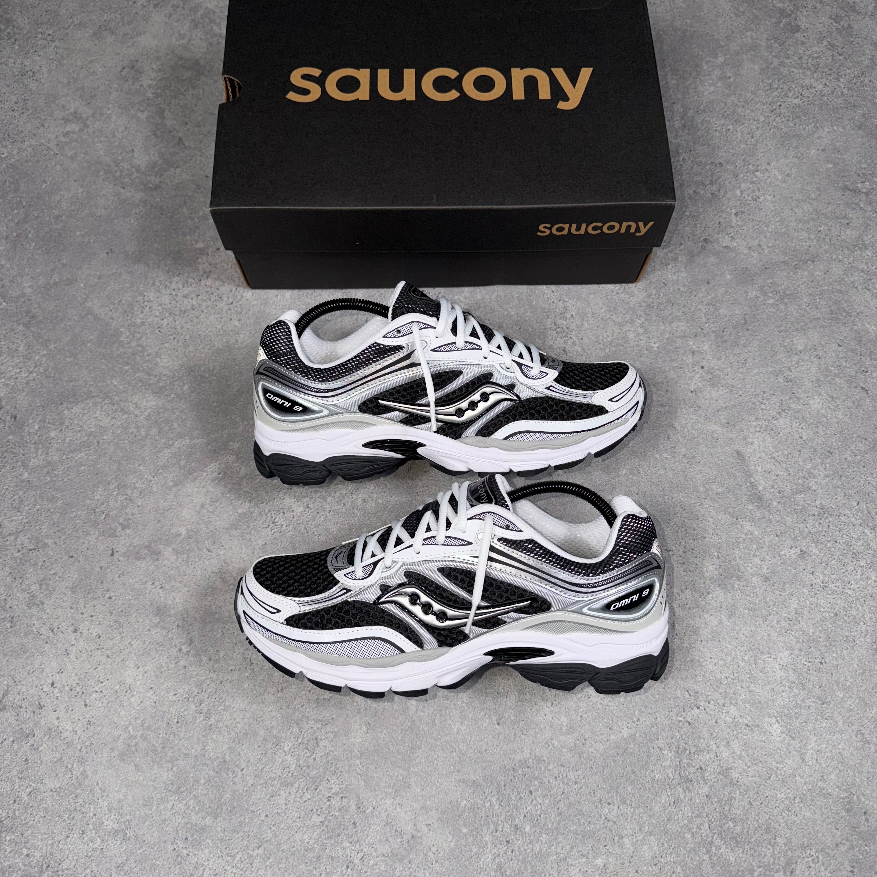 Saucony Progrid Omni 9 Black/White