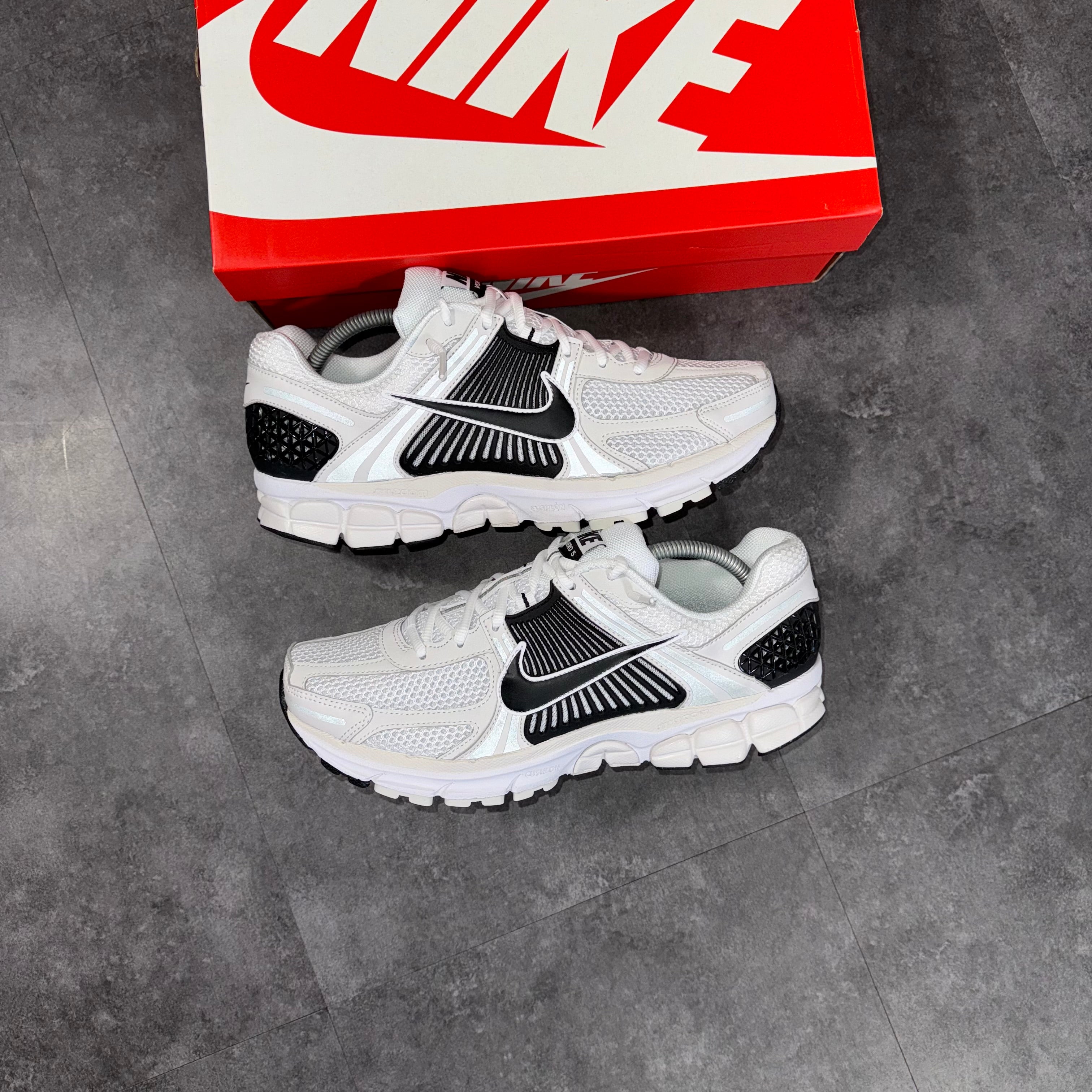 Nike Vomero 5 White/Black