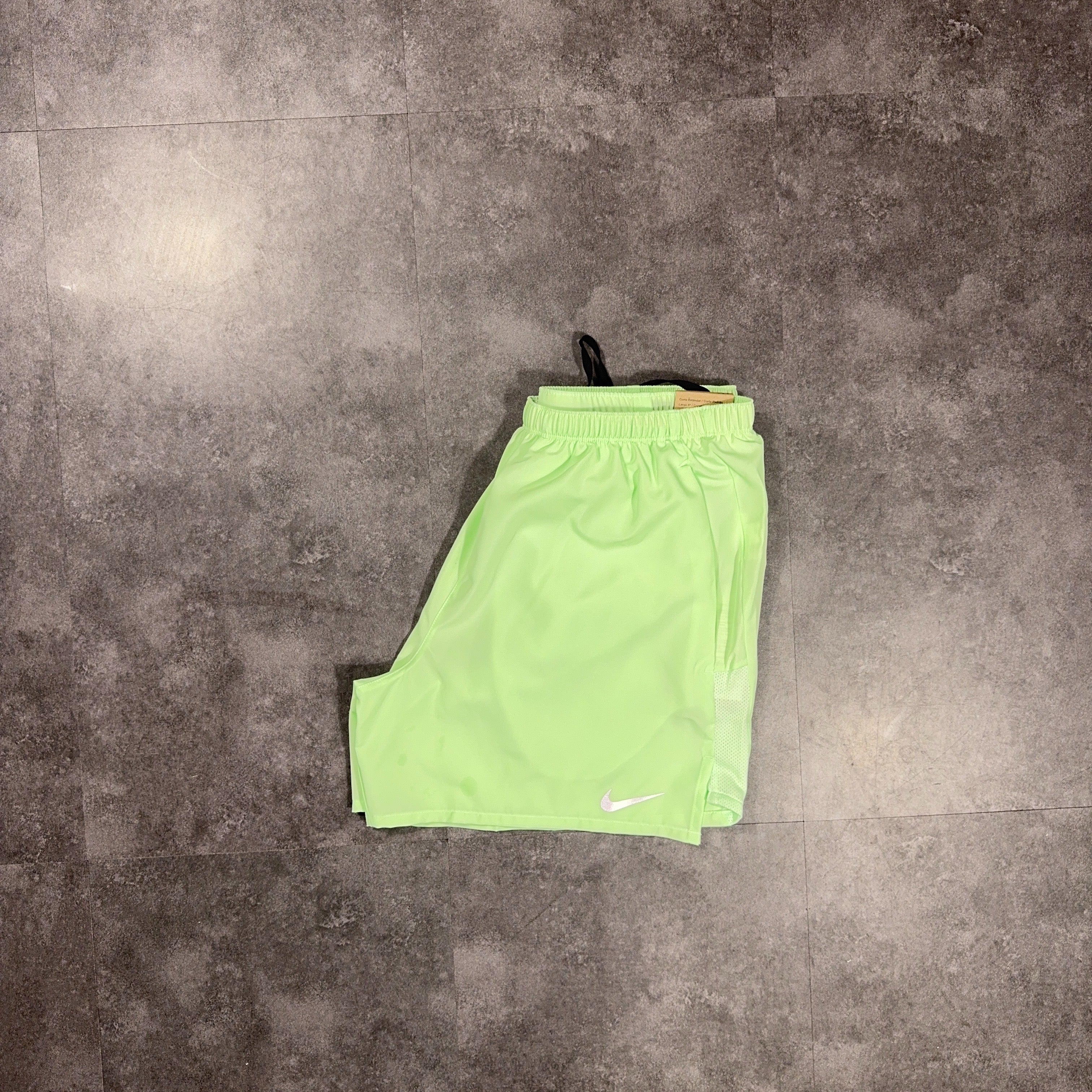 Nike Challenger Shorts Vapour Green