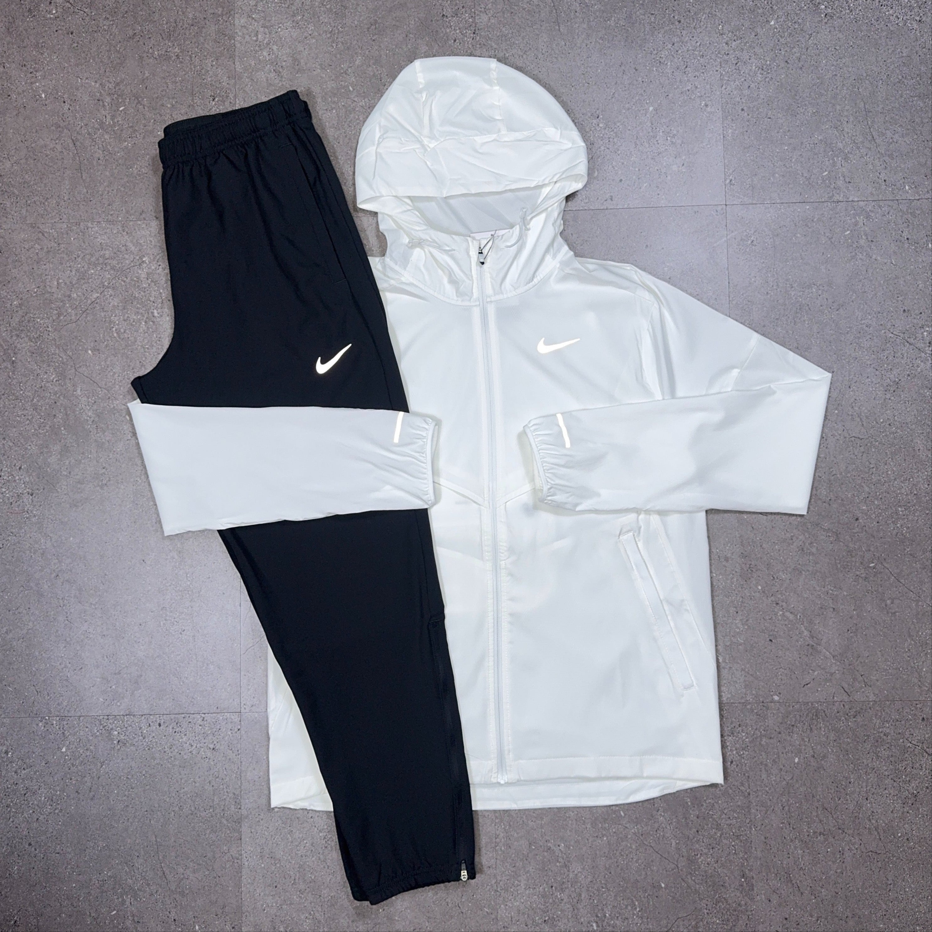 Nike Windrunner Tracksuit White/Black