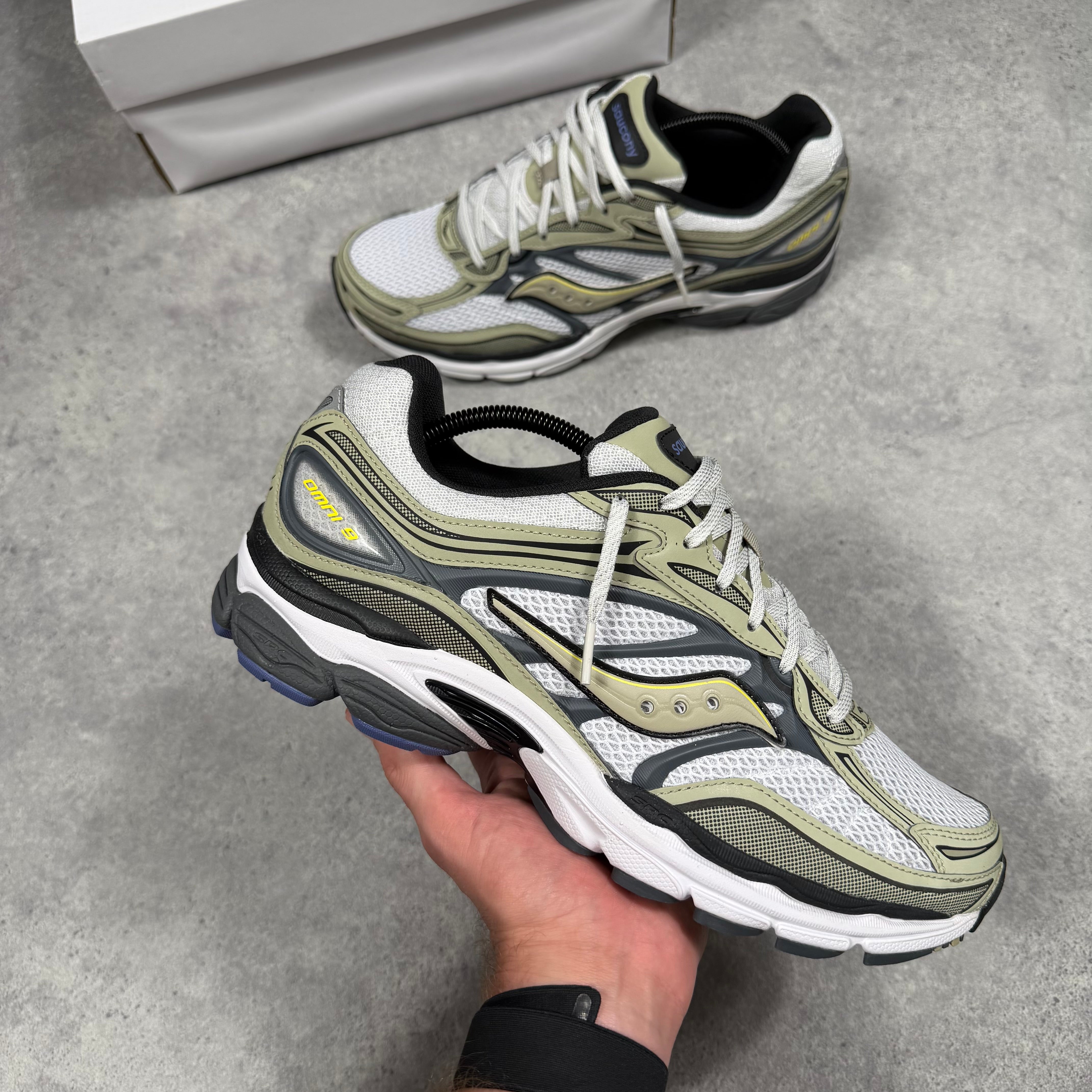 Saucony Progrid Omni 9 White/Gold