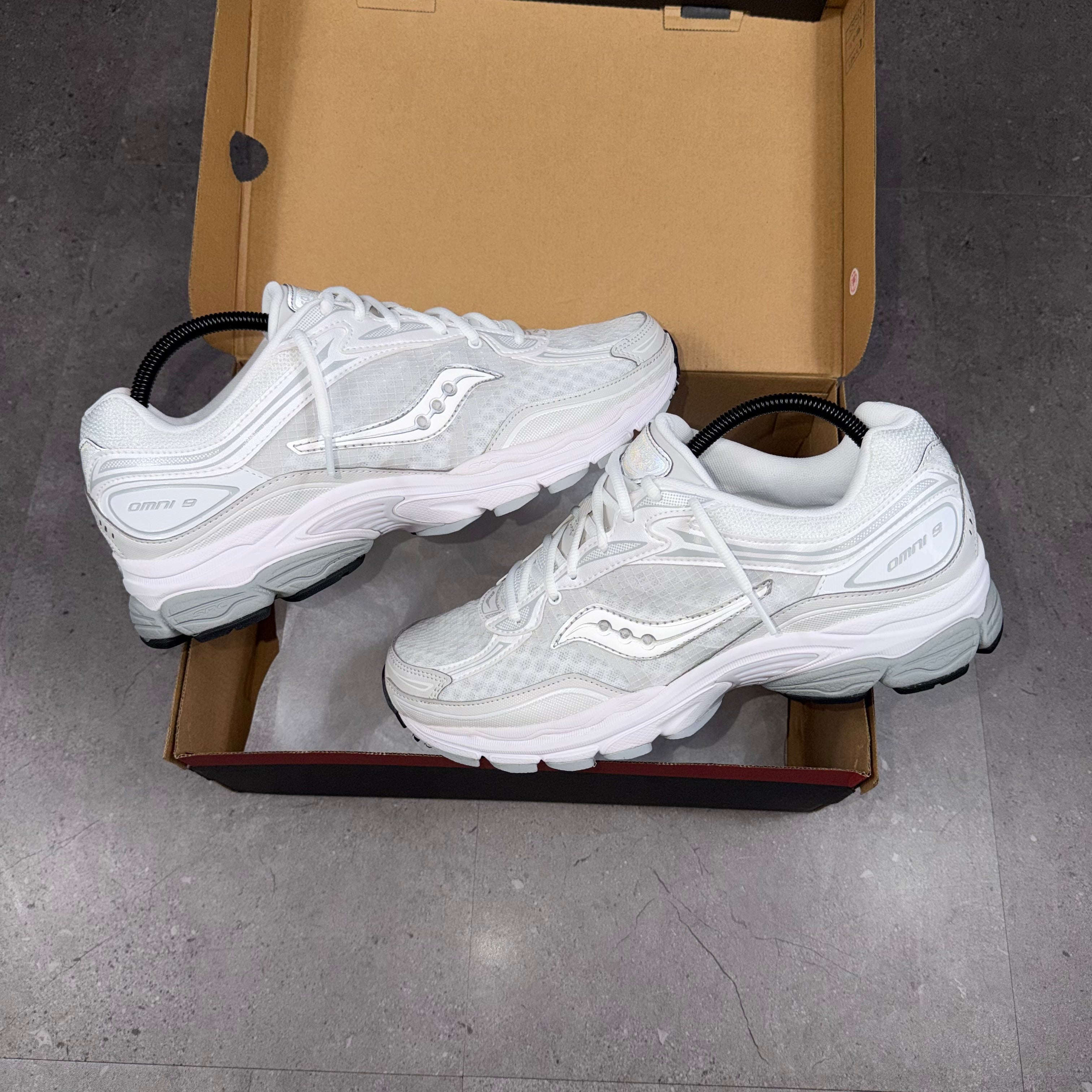 Saucony Progrid Omni 9 White/Grey