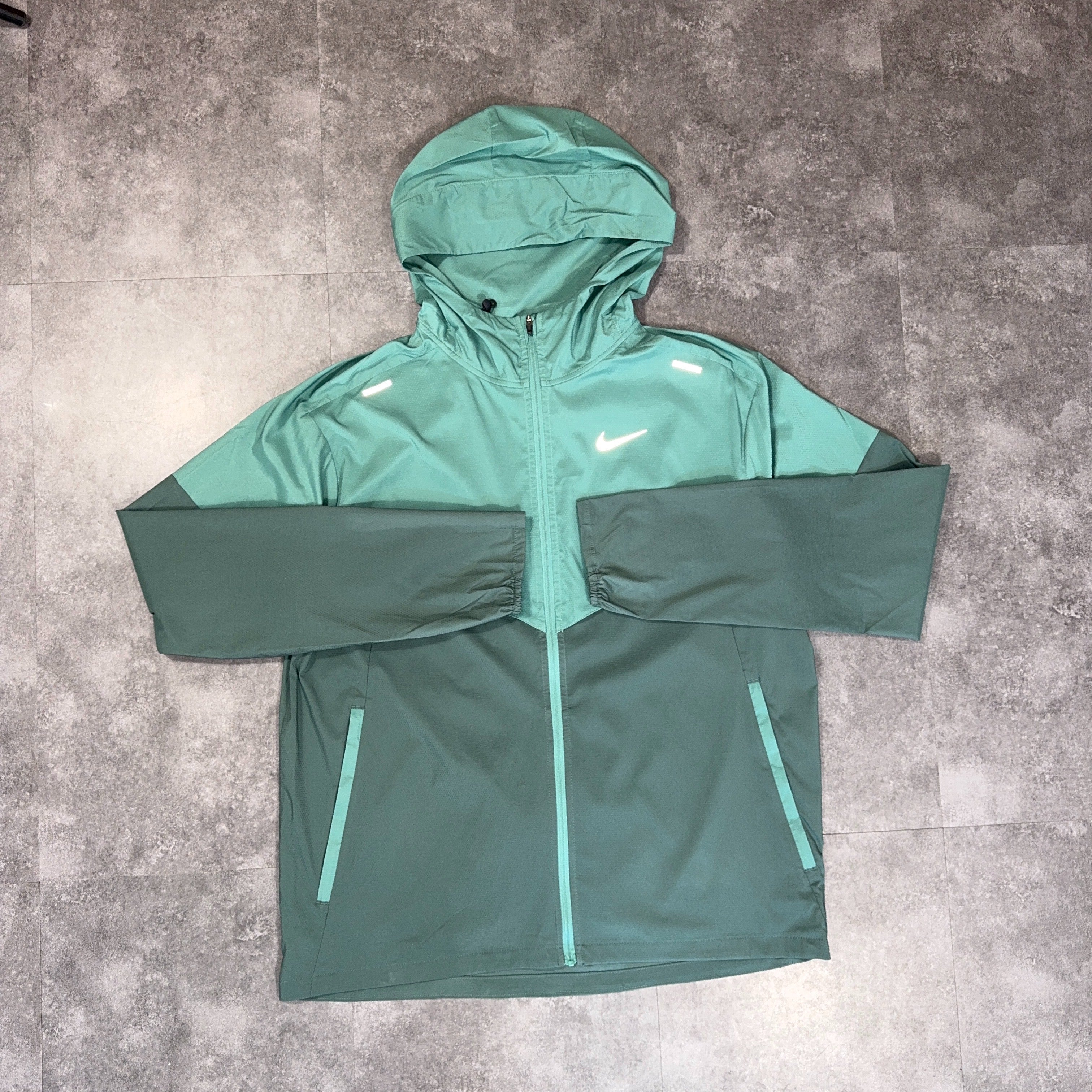 Nike Windrunner Vintage Green