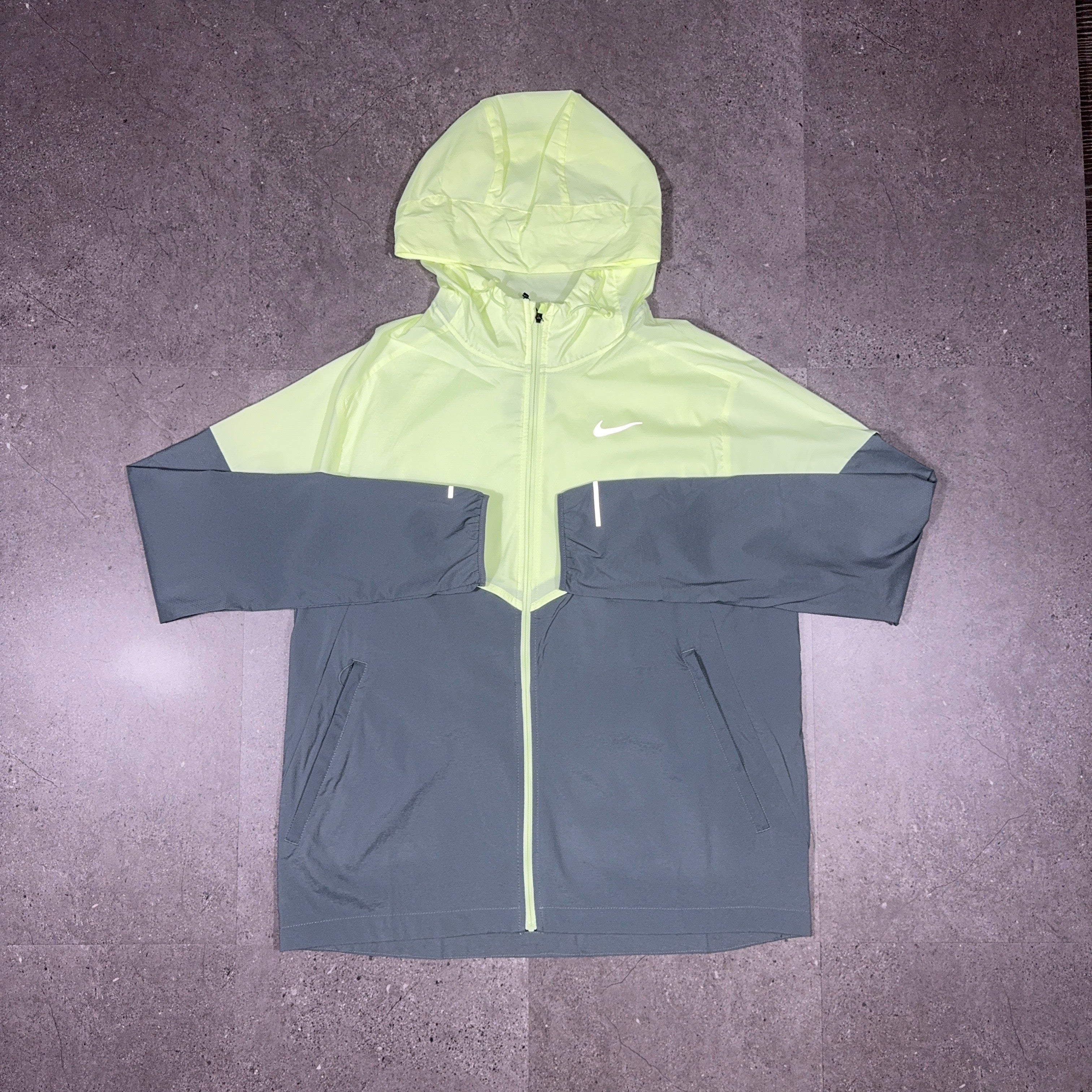 Nike Windrunner Barely Volt/Grey