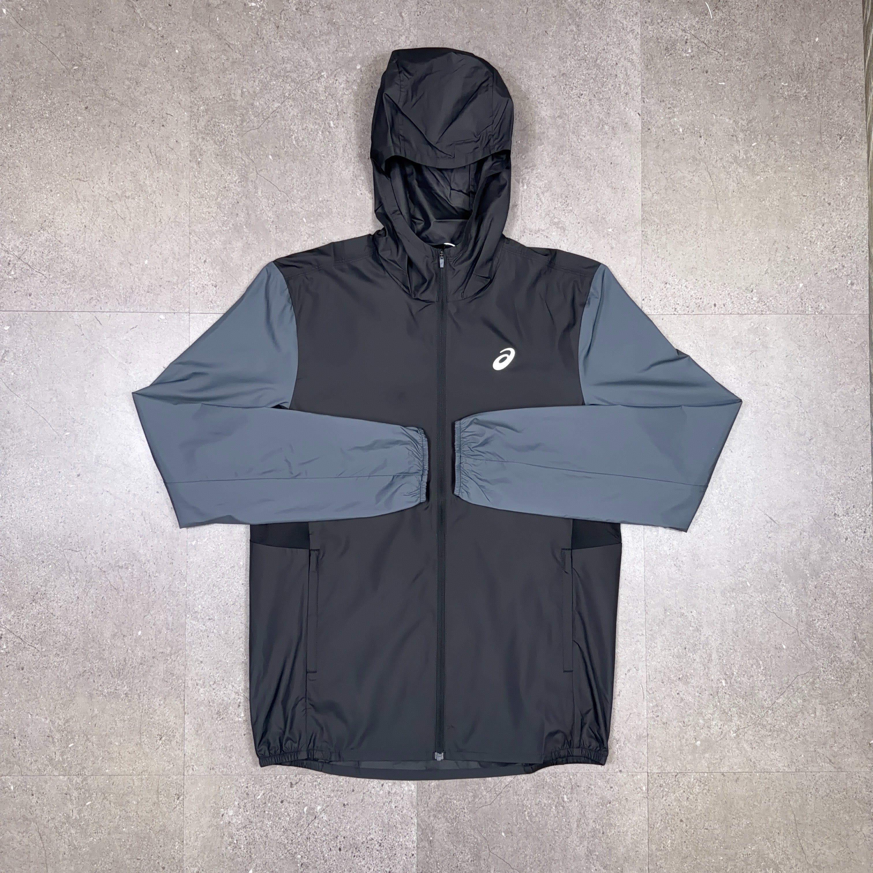 Asics Core Windrunner Two-Tone Black/Carrier Grey