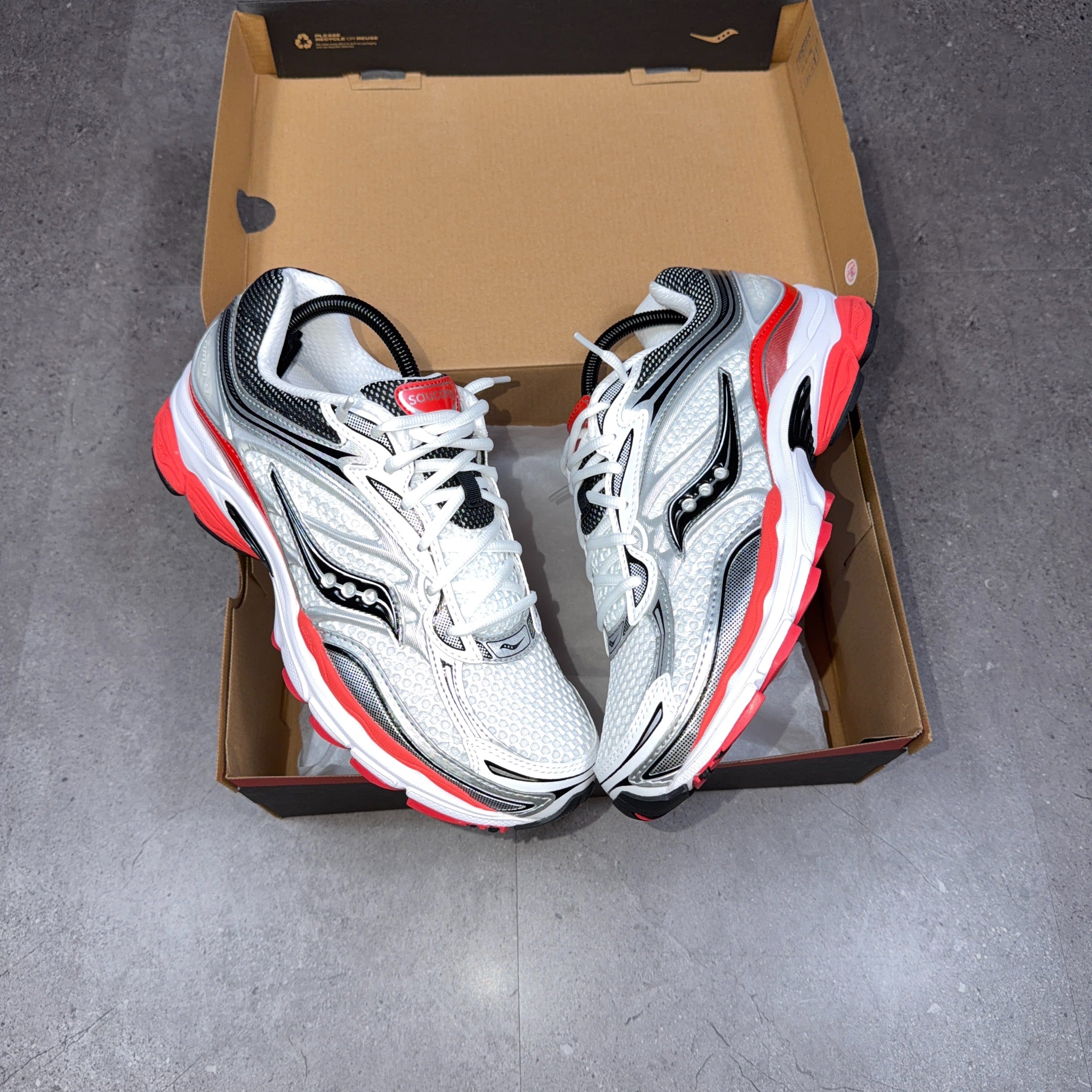 Saucony Progrid Omni 9 White/Red